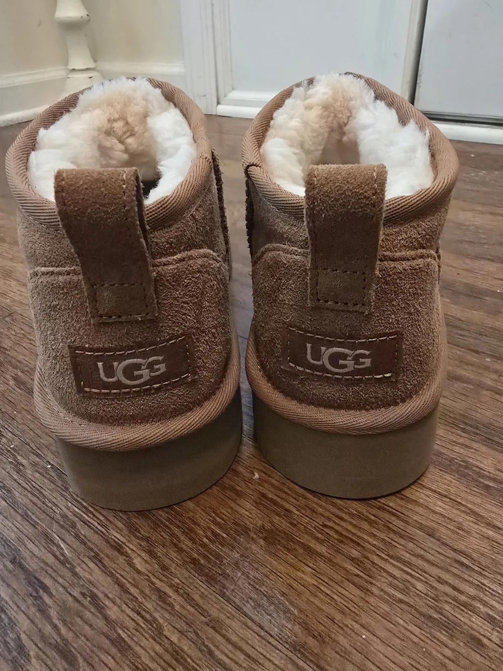 UGGS Classic Mini Plateform Size 6Y